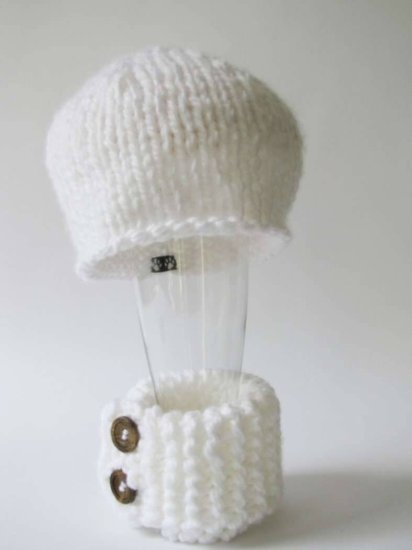 KSS White Knitted Hat and Scarf Set 14 - 16