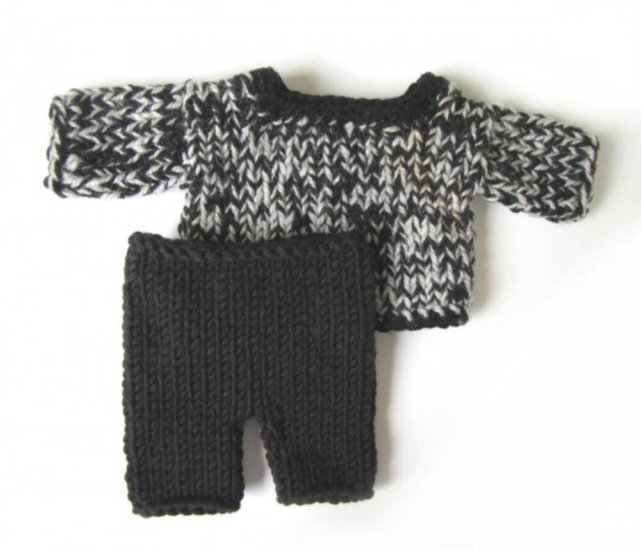 KSS  Heavy Black/White Sweater and Pants for 18