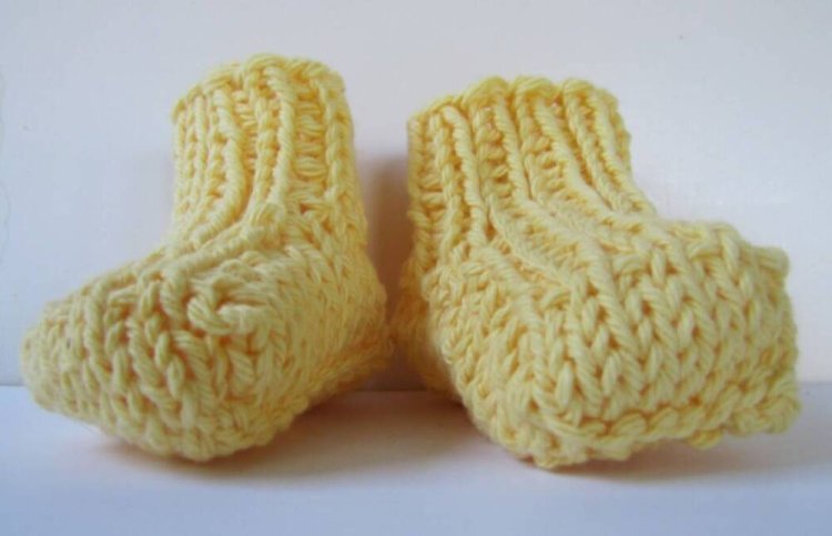 KSS Yellow Knitted Booties and Hat set (3-6 Months) HA-501 - Click Image to Close