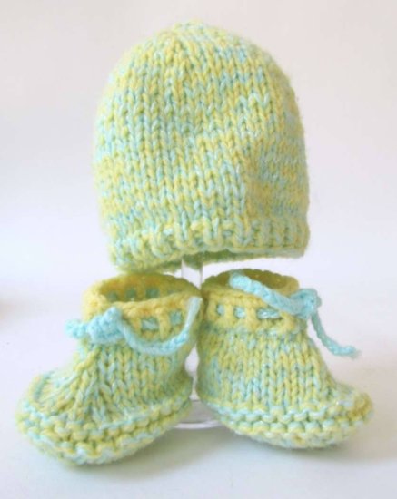 KSS turqoise/Yellow Knitted Booties and Hat set (0 - 3 Months) - Click Image to Close