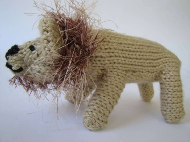 KSS Knitted Lion 8" long - Click Image to Close