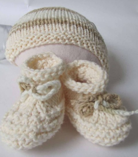KSS Natural/Beige Knitted Booties and Hat set (0-3 Months) HA-231
