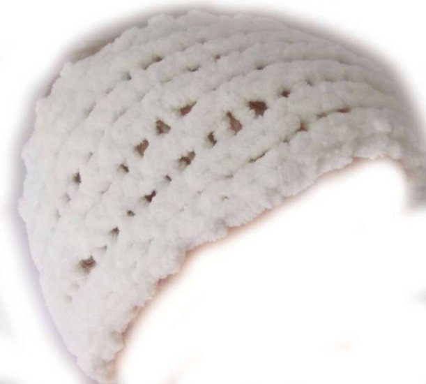 KSS White Knitted Headband with Plush Yarn 16-18