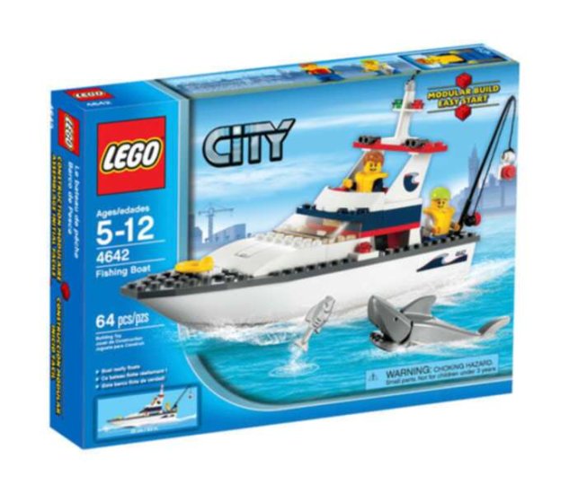 LEGO City Fishing Boat 4642 (dented box) - Click Image to Close
