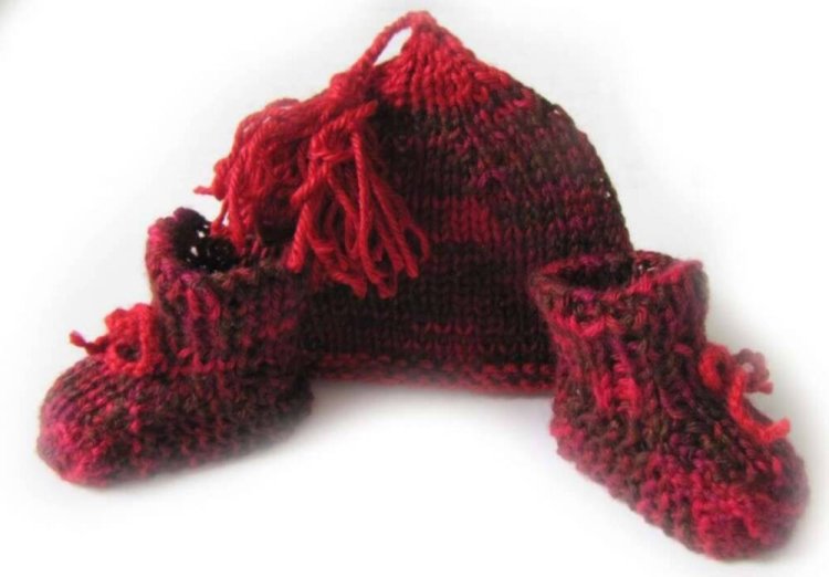 KSS Reddish Knitted Booties and Hat set (0 - 3 Months) - Click Image to Close