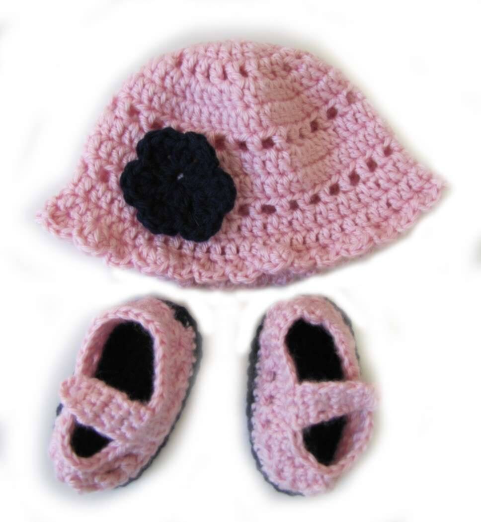 KSS Pink/Black Acrylic Hat and Booties Set 3 - 6 Months KSS-HA-185