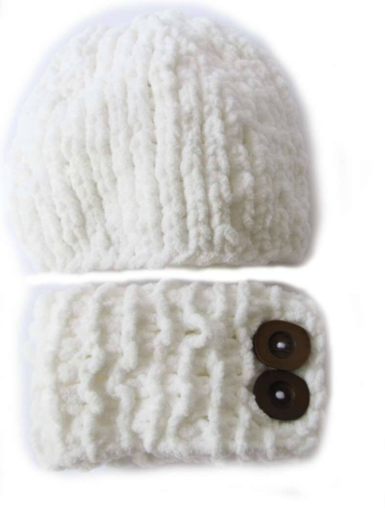 KSS White Knitted Hat and Scarf Set 18 - 20" (3 Years & up) KSS-SC-013